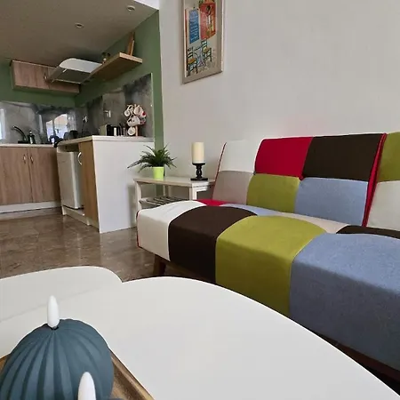 Adorable Oasis נאפפליו